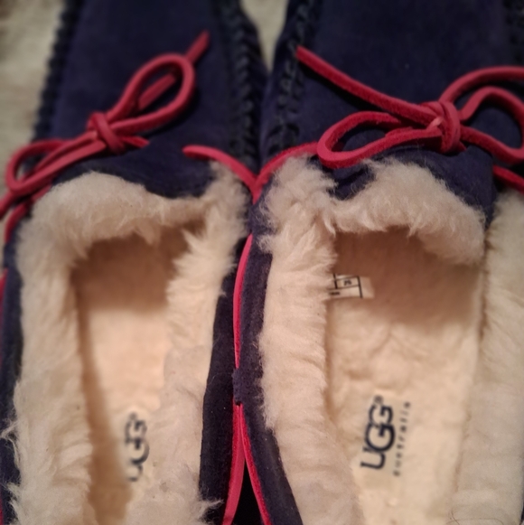UGG Shoes - UGG Dark Blue Slippers with Pink Laces